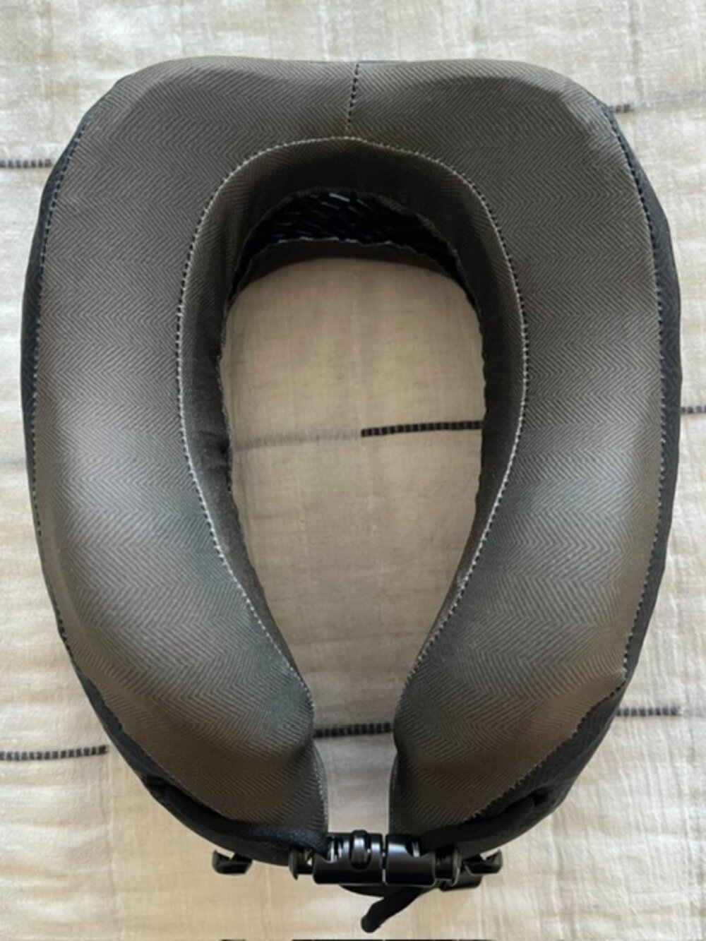 Cabeau Evolution Cool Travel Neck Pillow - Picture 3 of 6